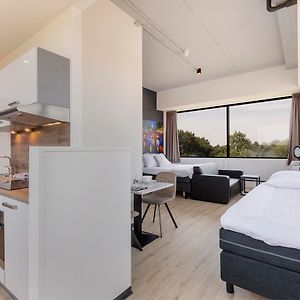 Suite met een King Size Bed met een Panoramisch Uitzicht